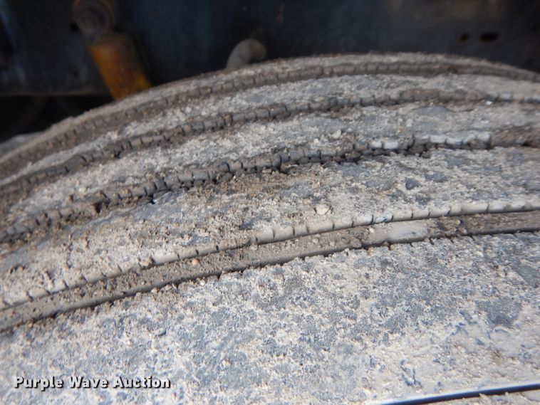 image for item DF6793 1997 Freightliner FLD120  semi truck