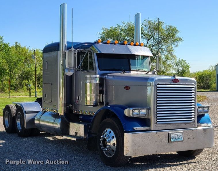 image for item DH5988 2001 Peterbilt 379  semi truck