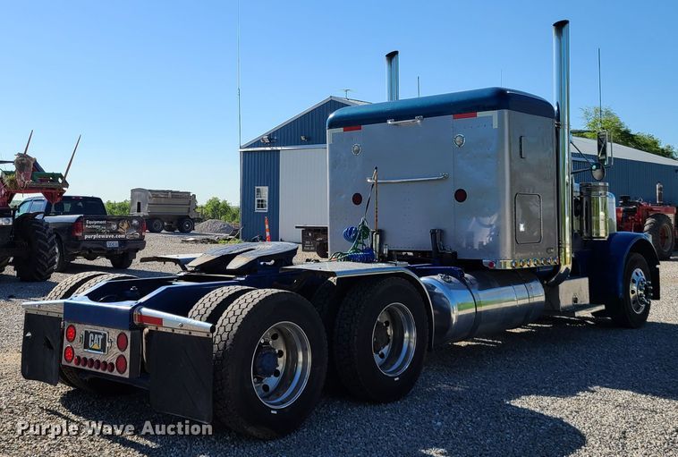image for item DH5988 2001 Peterbilt 379  semi truck