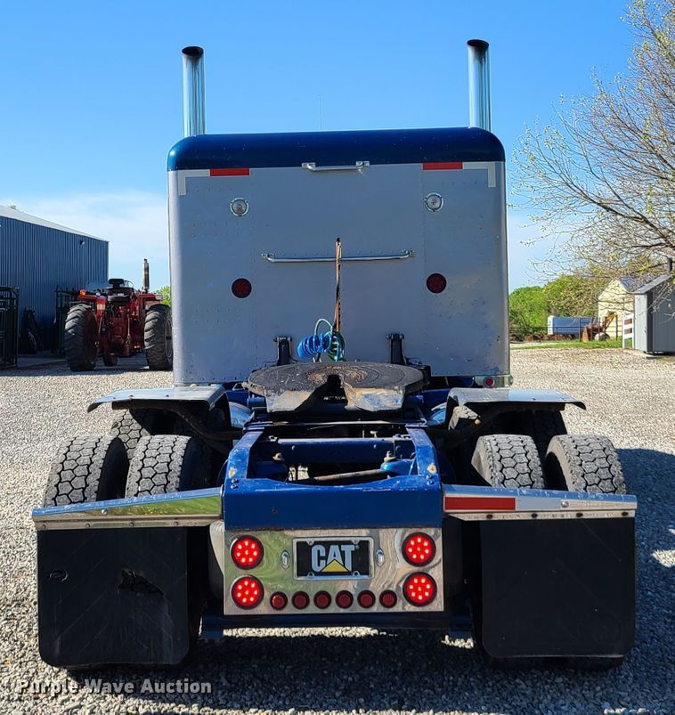 image for item DH5988 2001 Peterbilt 379  semi truck