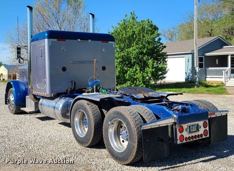 image for item DH5988 2001 Peterbilt 379  semi truck