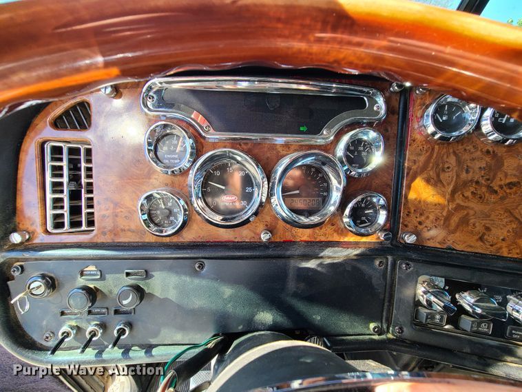 image for item DH5988 2001 Peterbilt 379  semi truck