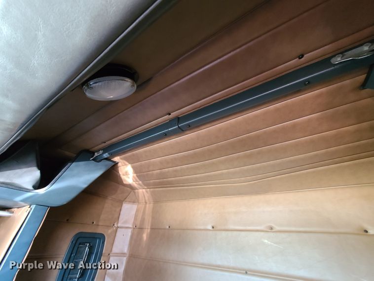 image for item DH5988 2001 Peterbilt 379  semi truck