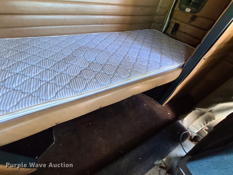 image for item DH5988 2001 Peterbilt 379  semi truck