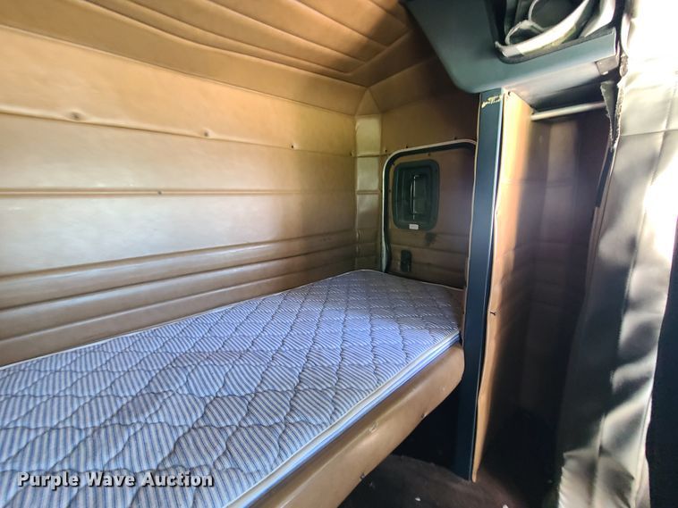 image for item DH5988 2001 Peterbilt 379  semi truck