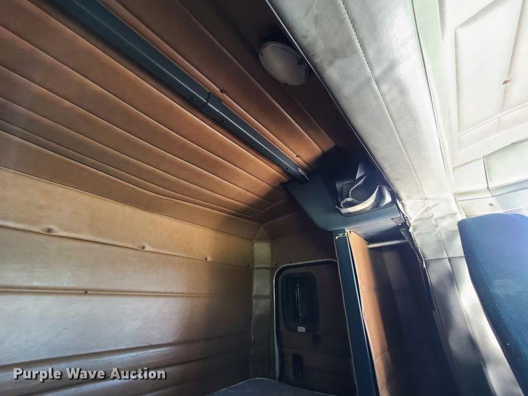 image for item DH5988 2001 Peterbilt 379  semi truck