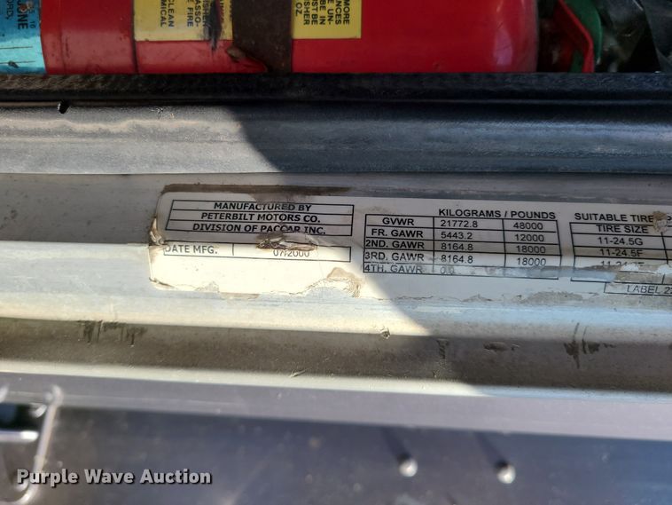 image for item DH5988 2001 Peterbilt 379  semi truck