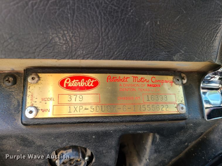 image for item DH5988 2001 Peterbilt 379  semi truck