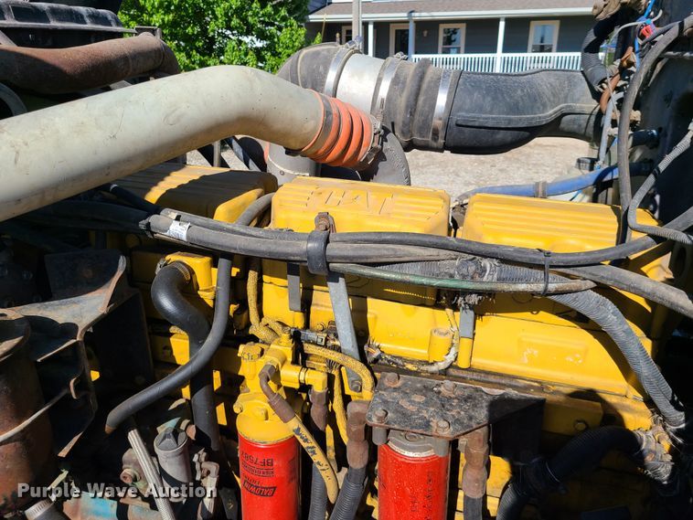 image for item DH5988 2001 Peterbilt 379  semi truck