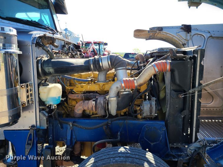 image for item DH5988 2001 Peterbilt 379  semi truck