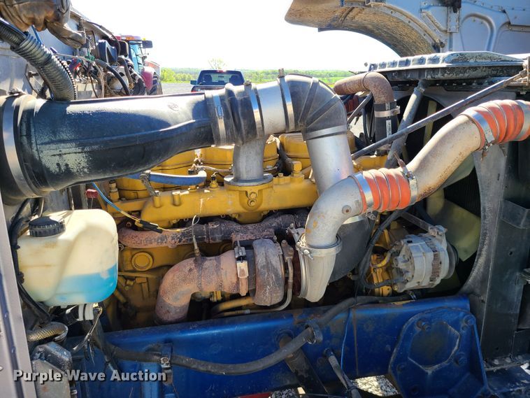 image for item DH5988 2001 Peterbilt 379  semi truck