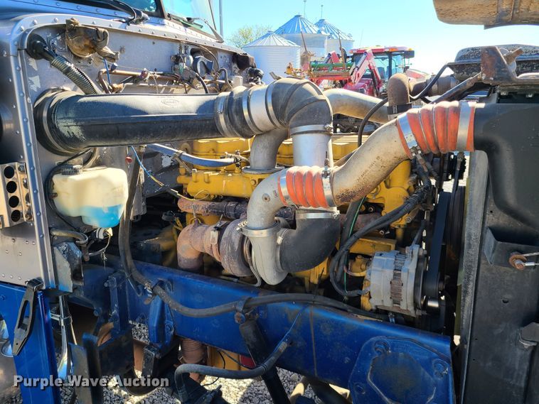 image for item DH5988 2001 Peterbilt 379  semi truck