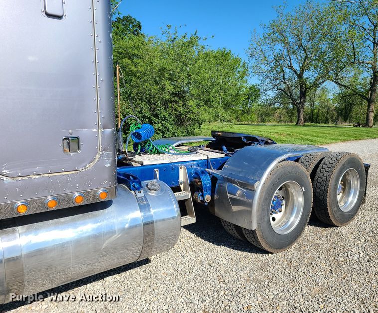 image for item DH5988 2001 Peterbilt 379  semi truck