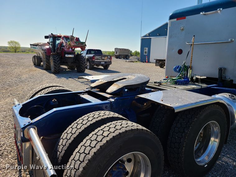 image for item DH5988 2001 Peterbilt 379  semi truck