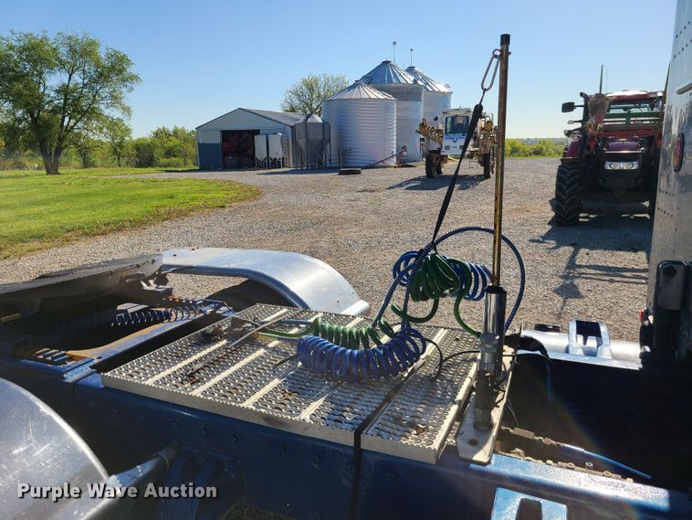 image for item DH5988 2001 Peterbilt 379  semi truck