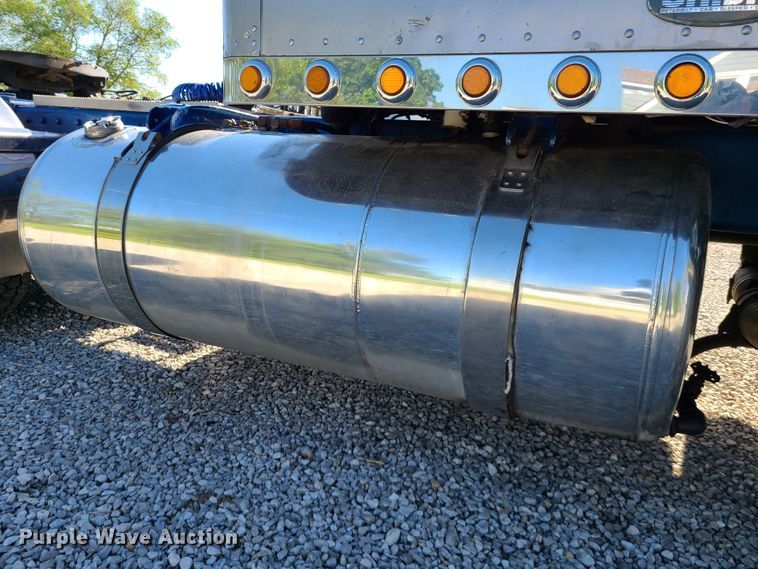 image for item DH5988 2001 Peterbilt 379  semi truck