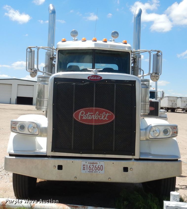 image for item DI5627 2017 Peterbilt 389  semi truck