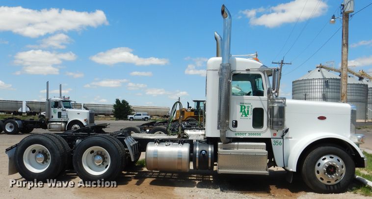 image for item DI5627 2017 Peterbilt 389  semi truck