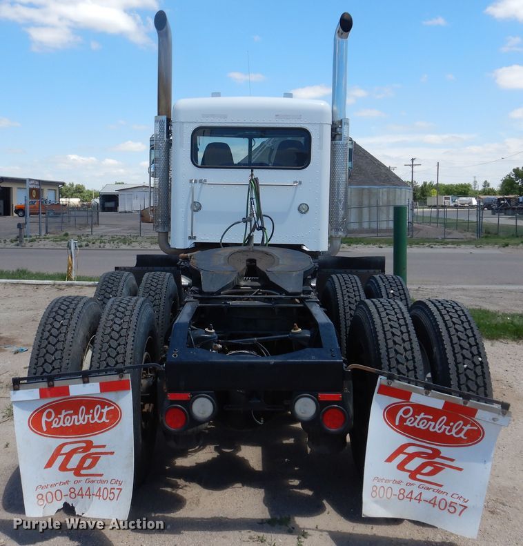 image for item DI5627 2017 Peterbilt 389  semi truck