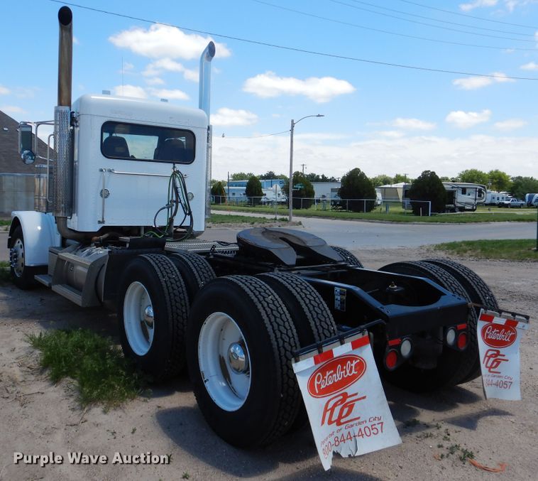 image for item DI5627 2017 Peterbilt 389  semi truck