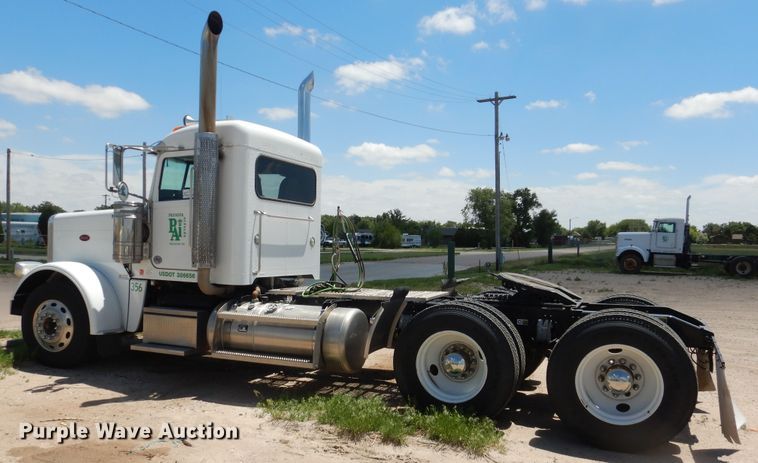image for item DI5627 2017 Peterbilt 389  semi truck