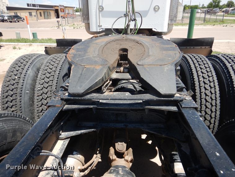 image for item DI5627 2017 Peterbilt 389  semi truck