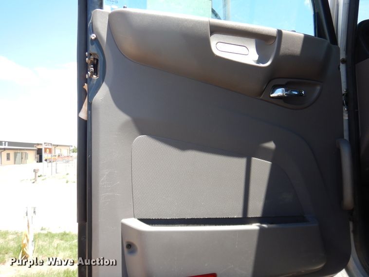 image for item DI5627 2017 Peterbilt 389  semi truck