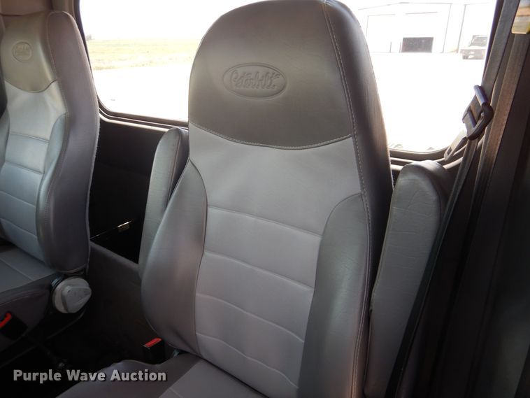 image for item DI5627 2017 Peterbilt 389  semi truck