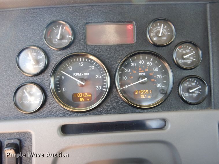 image for item DI5627 2017 Peterbilt 389  semi truck