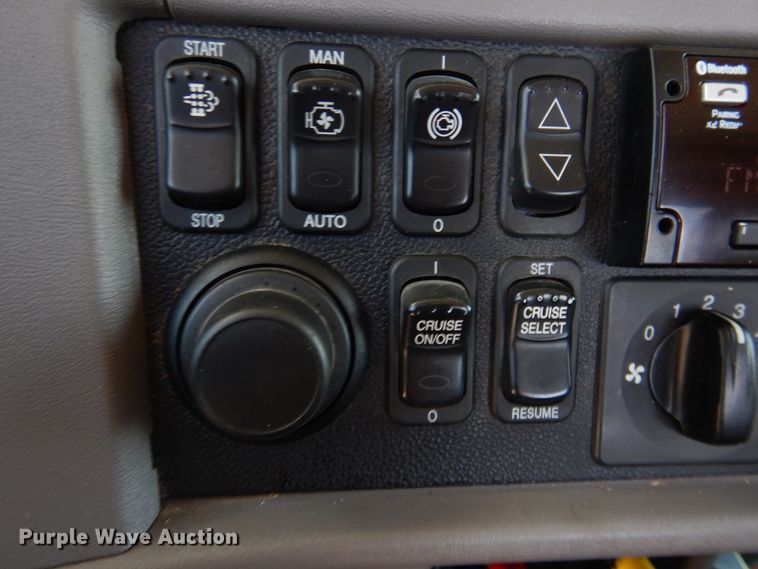 image for item DI5627 2017 Peterbilt 389  semi truck