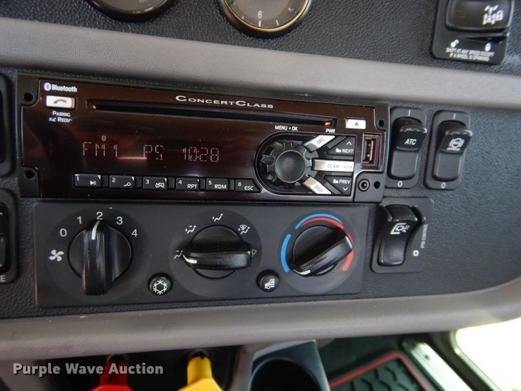 image for item DI5627 2017 Peterbilt 389  semi truck