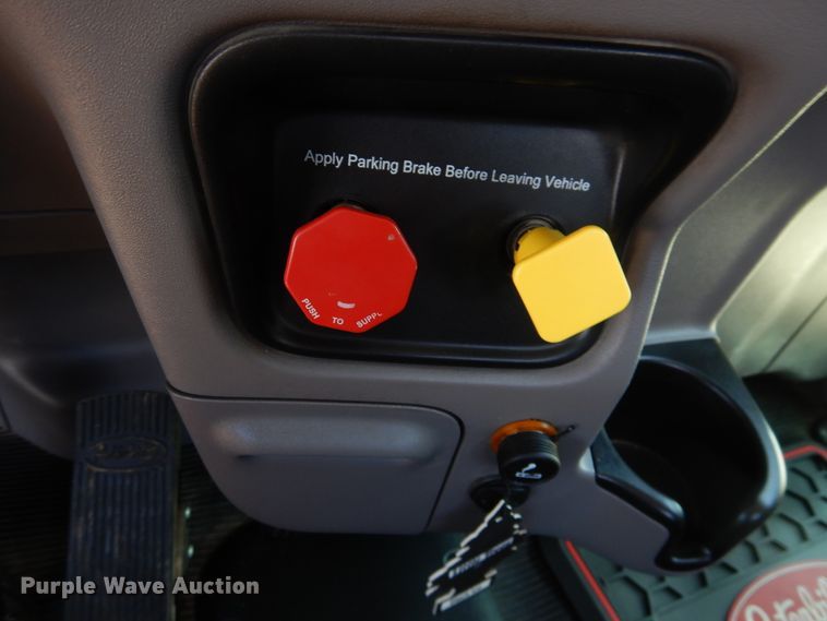 image for item DI5627 2017 Peterbilt 389  semi truck