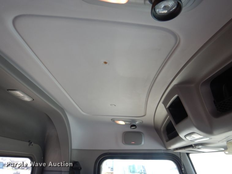 image for item DI5627 2017 Peterbilt 389  semi truck