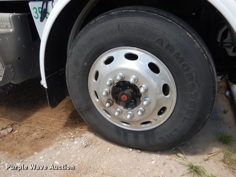 image for item DI5627 2017 Peterbilt 389  semi truck