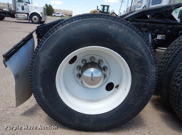 image for item DI5627 2017 Peterbilt 389  semi truck