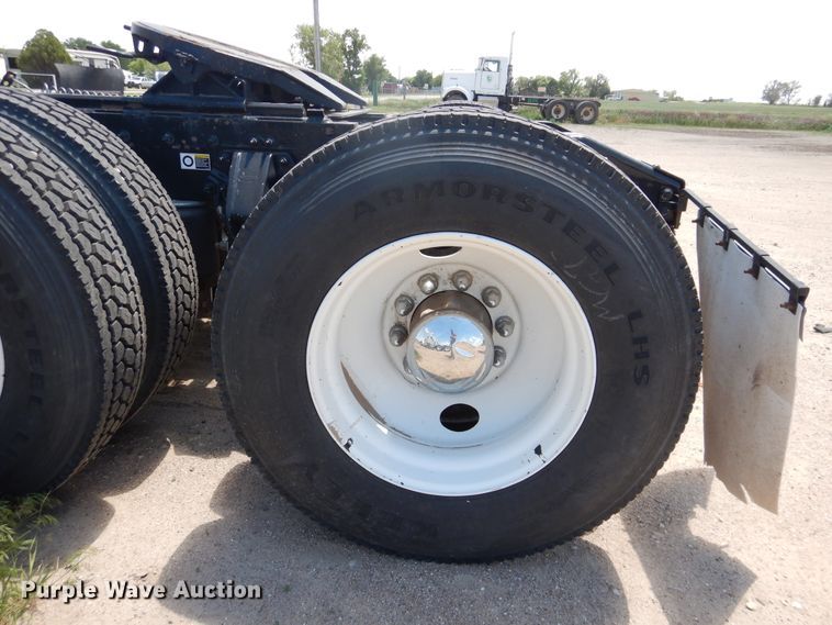 image for item DI5627 2017 Peterbilt 389  semi truck