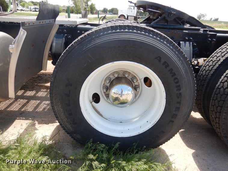 image for item DI5627 2017 Peterbilt 389  semi truck