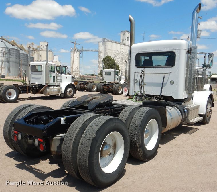image for item DI5628 2017 Peterbilt 389  semi truck