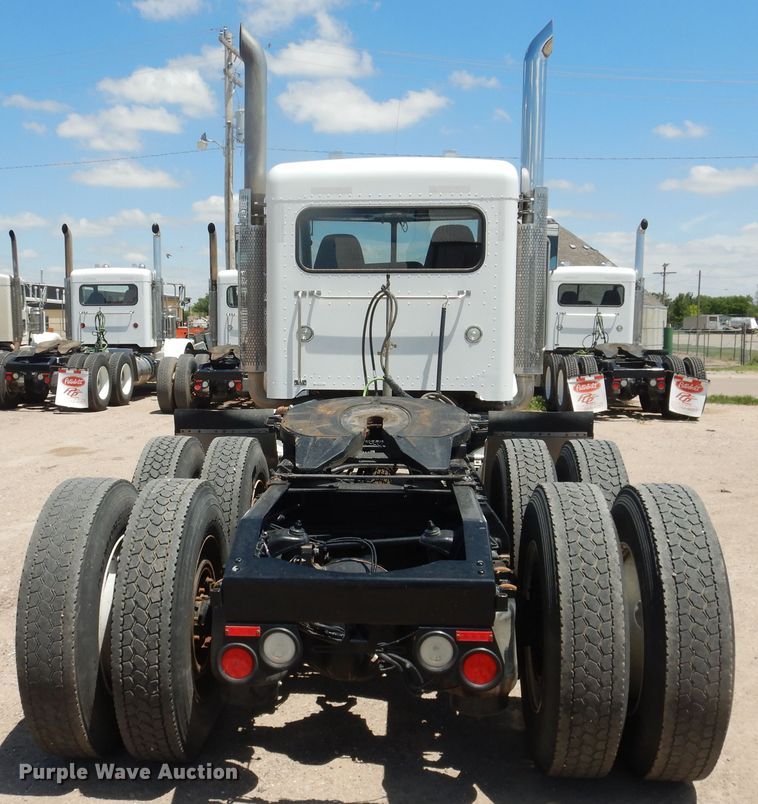 image for item DI5628 2017 Peterbilt 389  semi truck