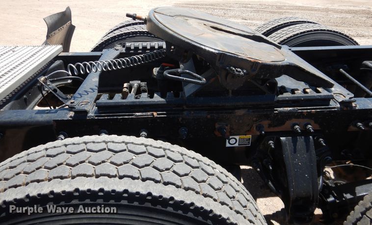 image for item DI5628 2017 Peterbilt 389  semi truck