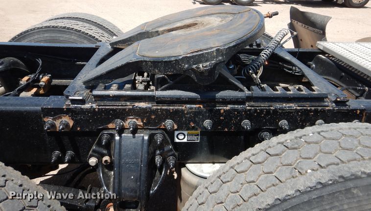 image for item DI5628 2017 Peterbilt 389  semi truck