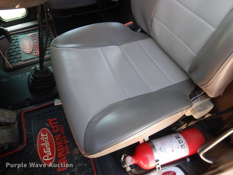 image for item DI5628 2017 Peterbilt 389  semi truck