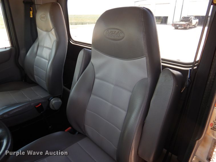 image for item DI5628 2017 Peterbilt 389  semi truck