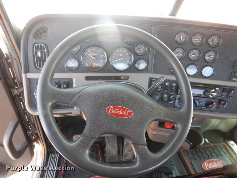 image for item DI5628 2017 Peterbilt 389  semi truck