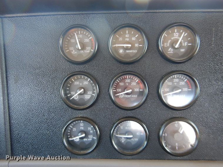 image for item DI5628 2017 Peterbilt 389  semi truck