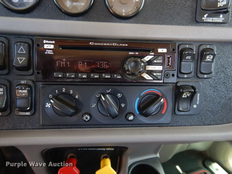 image for item DI5628 2017 Peterbilt 389  semi truck