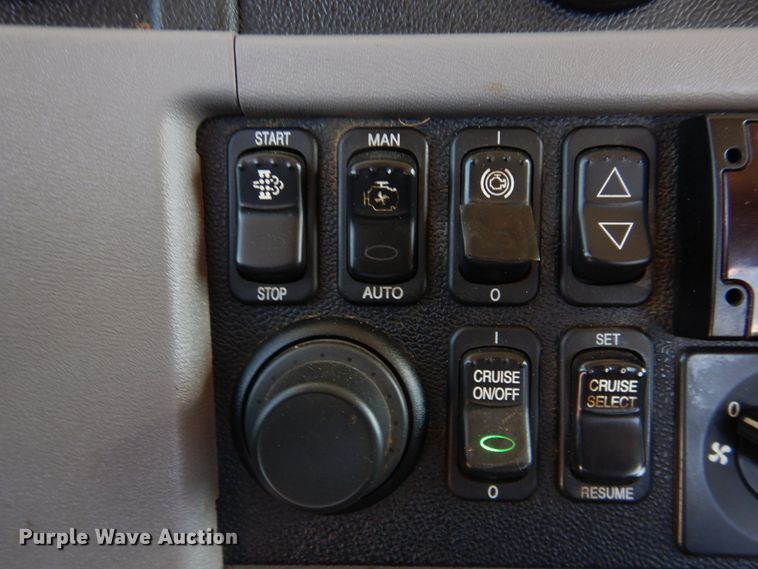 image for item DI5628 2017 Peterbilt 389  semi truck