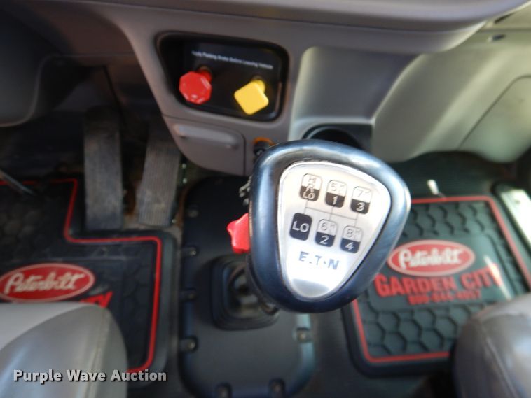 image for item DI5628 2017 Peterbilt 389  semi truck