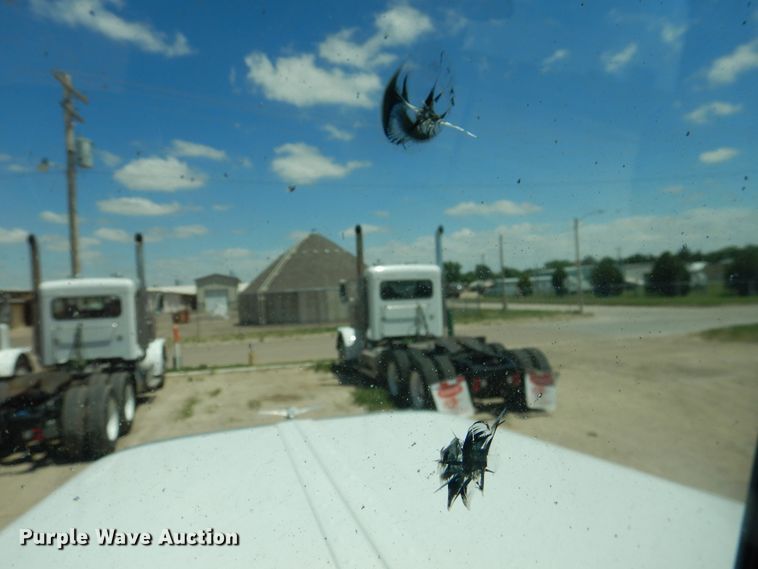 image for item DI5628 2017 Peterbilt 389  semi truck