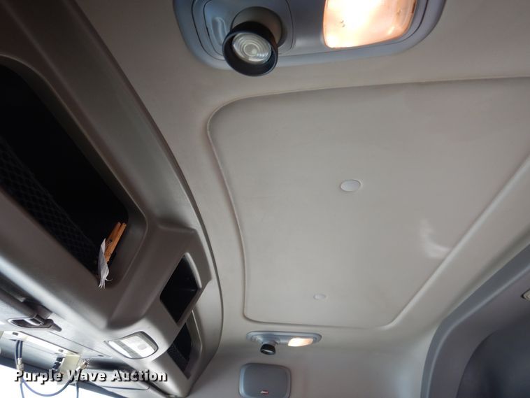 image for item DI5628 2017 Peterbilt 389  semi truck